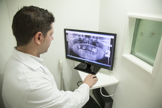 Man looking at X-Ray on computer screen
